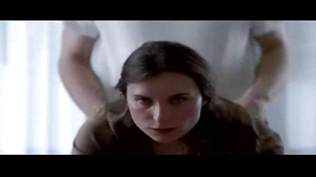 معلم 48 ساله با دانشجوی 18 ساله خود سوار می شود