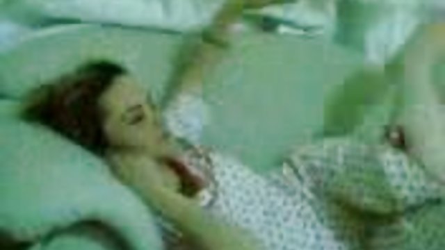 من با یکی از دوستان پسرم در خانه باقی مانده ام