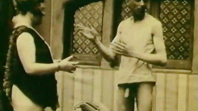 بلاندی خیره کننده خودارضایی در لباس زیر زنانه سکسی