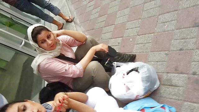 آوا آدامز، یک مادر در لباس زیر زنانه سکسی